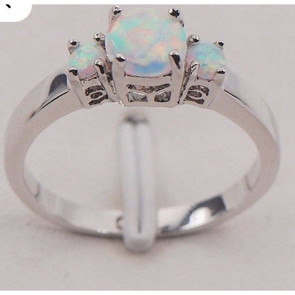 White Fire Australian Opal 3 Staggered Opals Sz 8.5